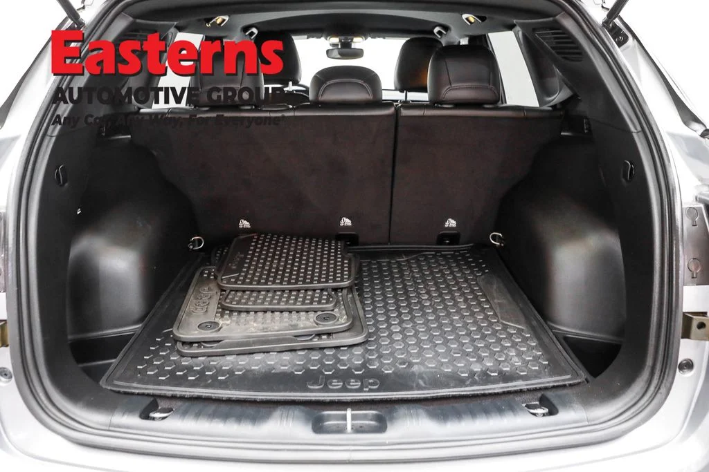 Used 2024 Gray Jeep Trailhawk image 9