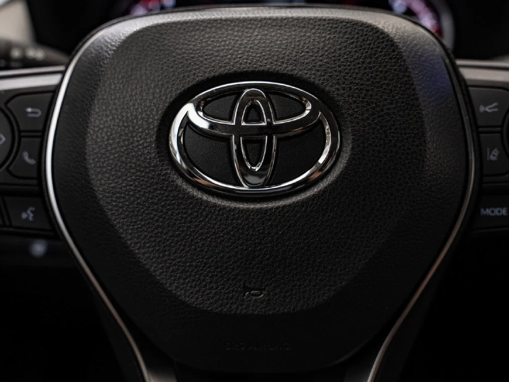 Used 2025 Silver Sky Metallic Toyota XLE Premium image 32