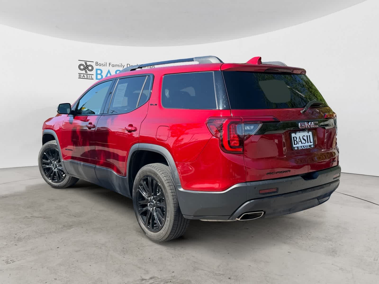 Used 2023 Volcanic Red Tintcoat GMC SLE image 3