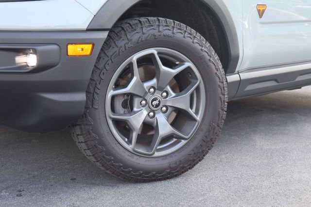 Used 2021 Green Ford Badlands image 3