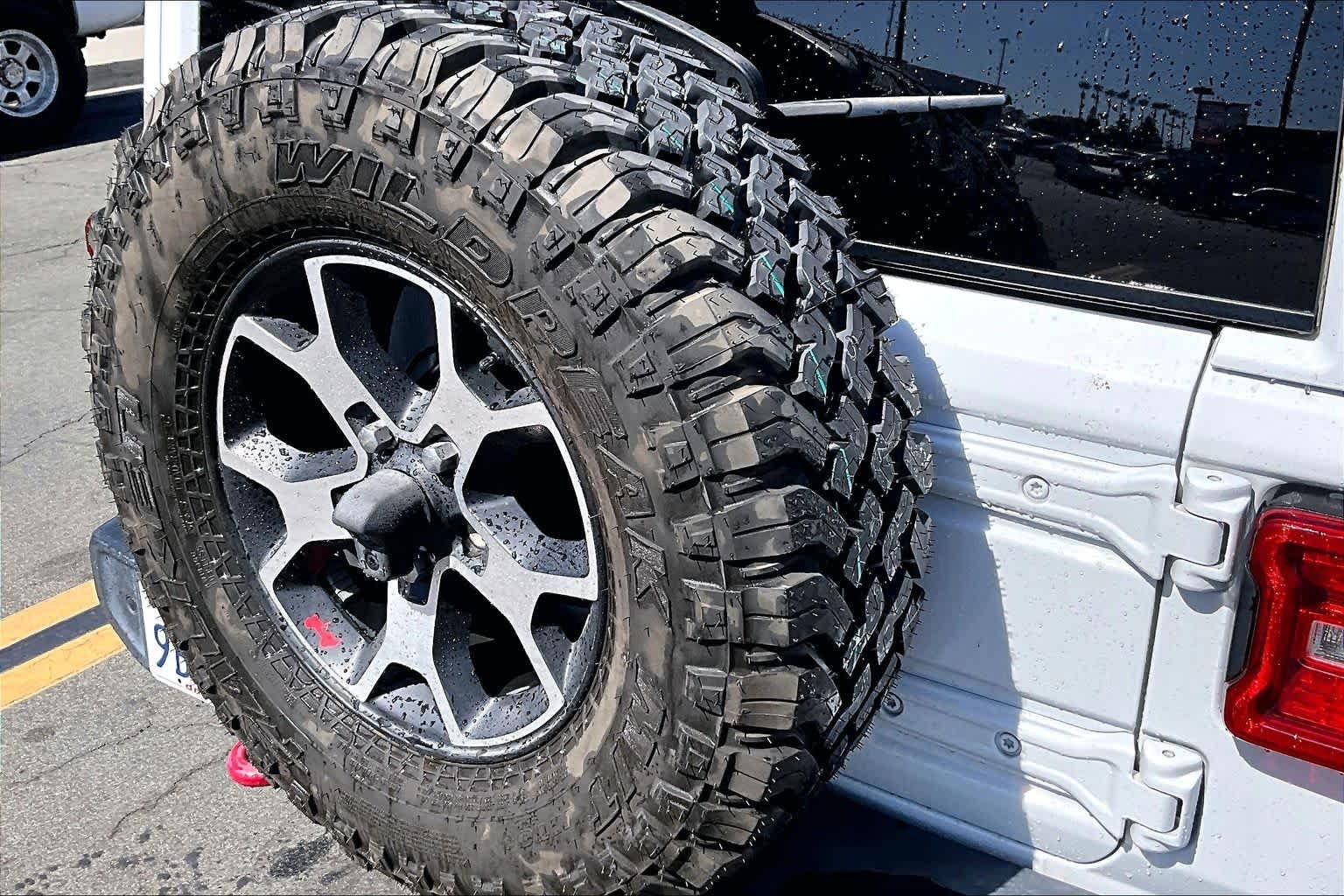 Used 2021 Bright White Clearcoat Jeep Unlimited Rubicon image 9