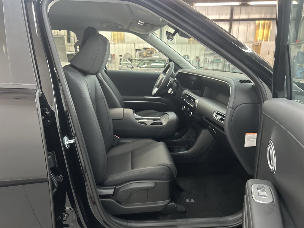 New 2026 Abyss Black Hyundai SEL 7P image 18