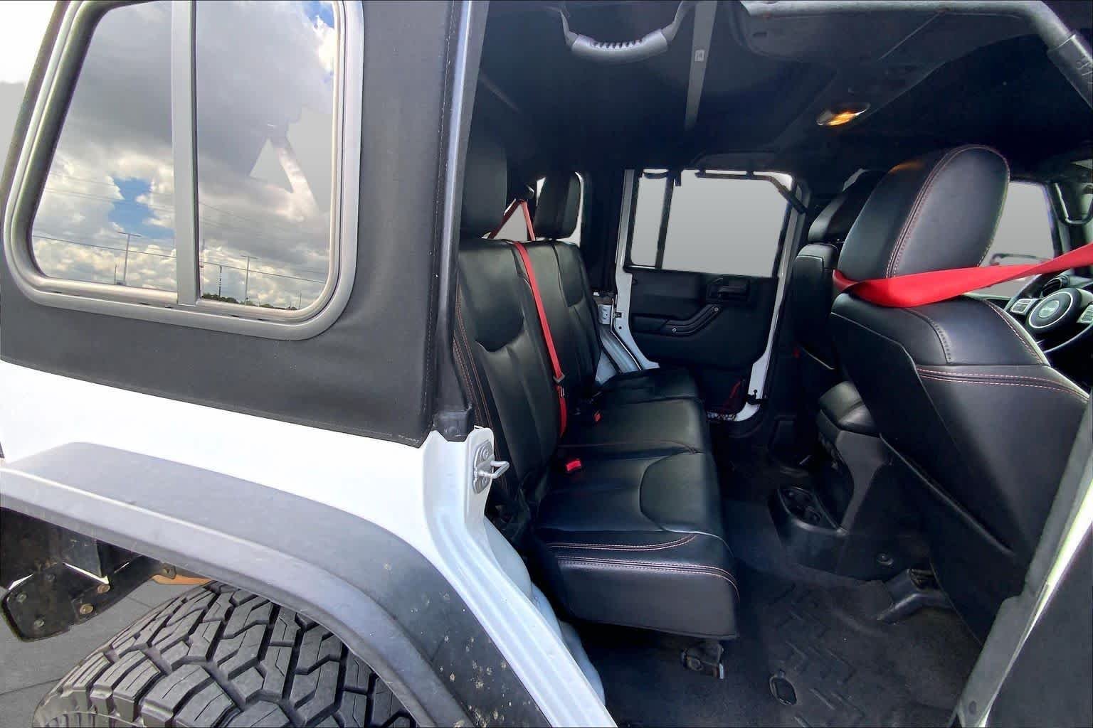 Used 2017 Bright White Clearcoat Jeep Rubicon Recon image 19