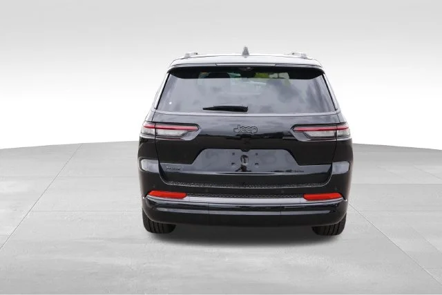 New 2027 High-Gloss Black Paint Jeep Limited Reserve image 4
