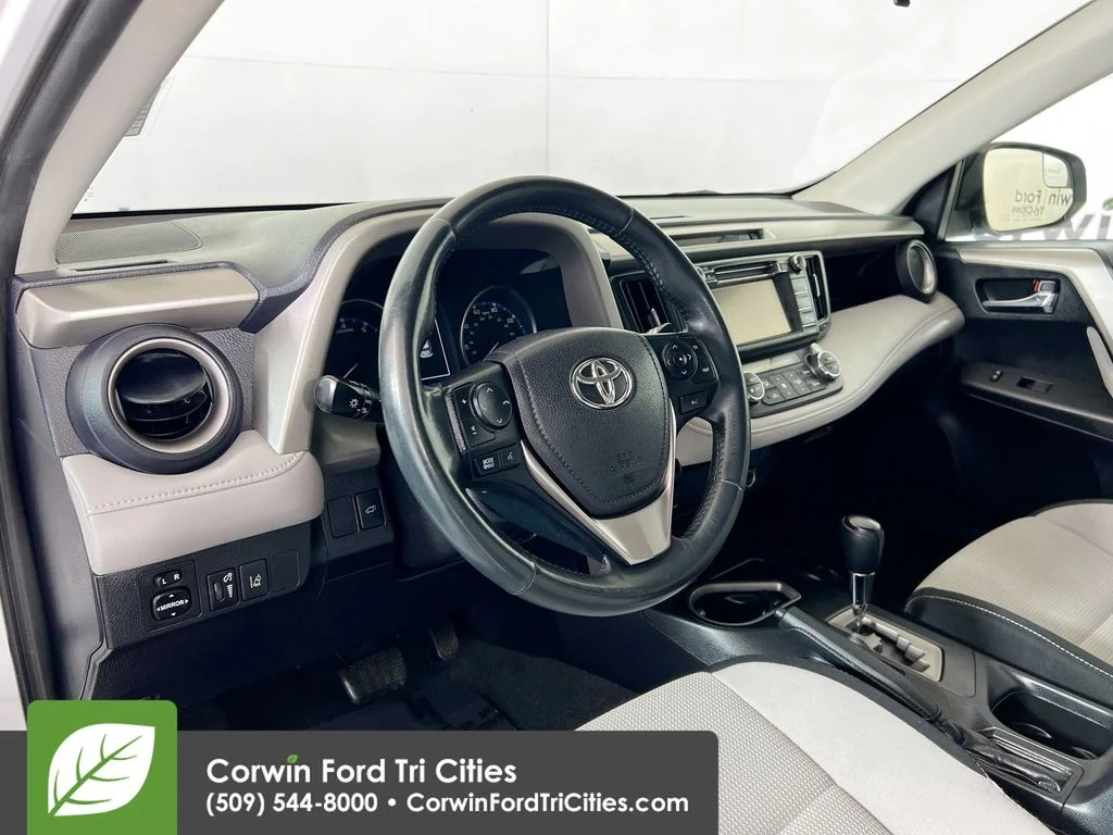 Used 2017 Super White Toyota XLE image 3