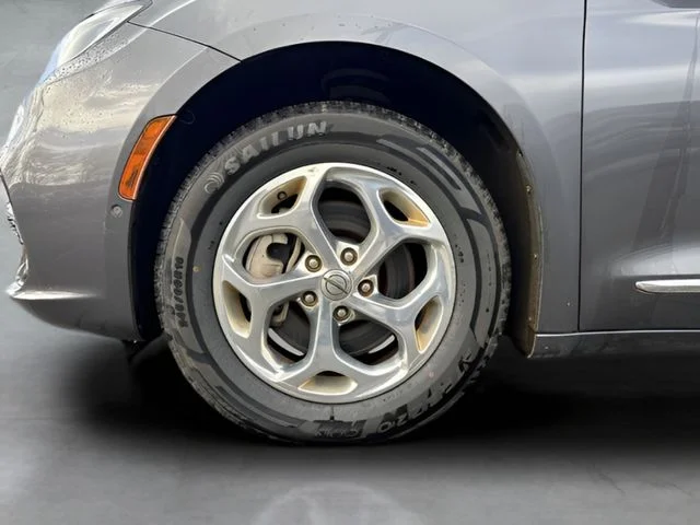 Used 2021 Gray Chrysler Limited image 13