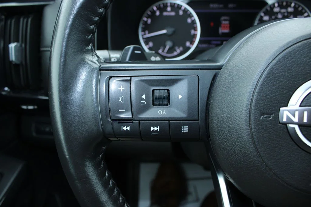 Used 2024 Super Black Nissan SV image 31