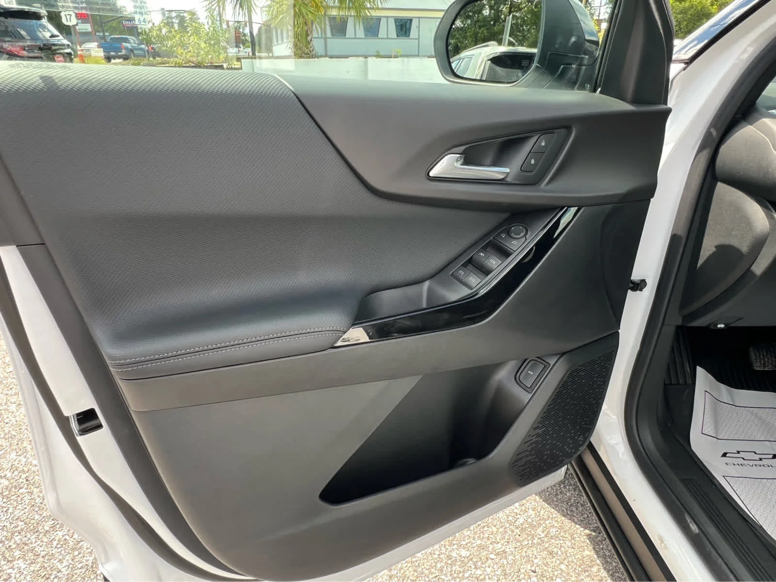 2027 Chevrolet Equinox LT - Photo 9