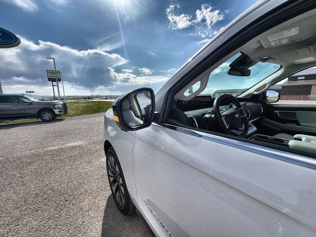 New 2026 Star White Metallic Tri-Coat Ford MAX Platinum® image 21