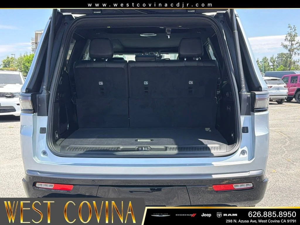 New 2026 Silver-Zynith Exterior Paint Jeep Limited Reserve image 15