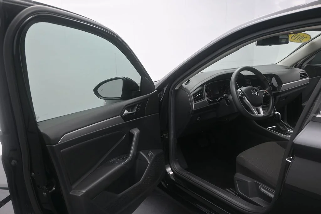Used 2019 Black Volkswagen 1.4T S image 12