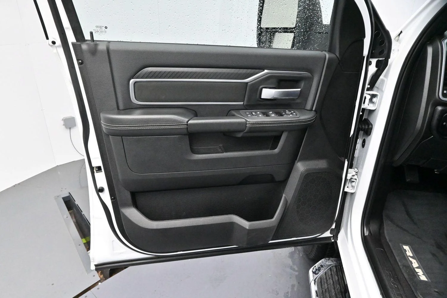 Used 2025 White Ram Big Horn image 9