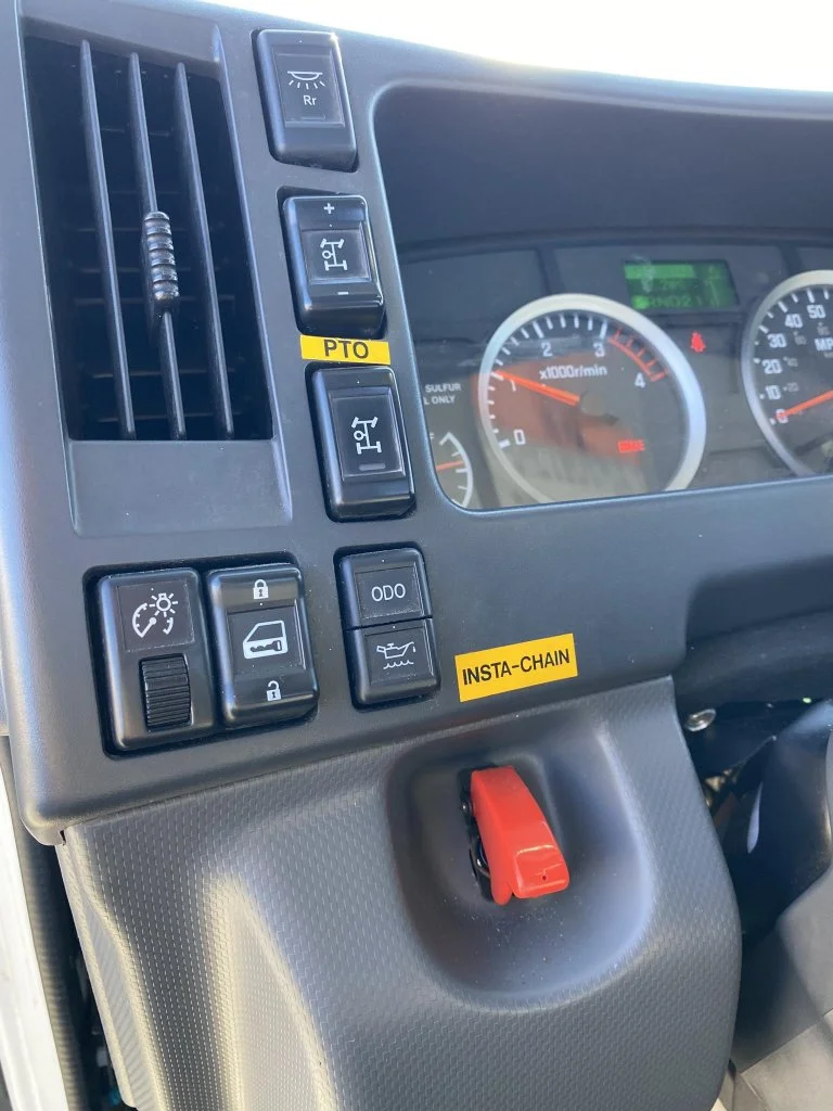 Used 2019  Isuzu Rollback image 16