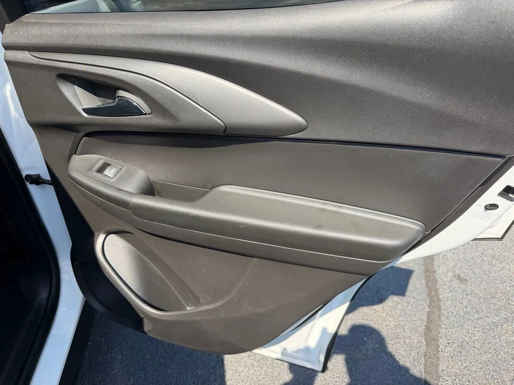 Used 2025 Summit White Chevrolet LT image 23