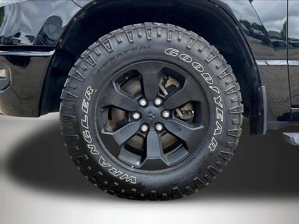 Used 2021 Diamond Black Crystal Pearlcoat Ram  image 34