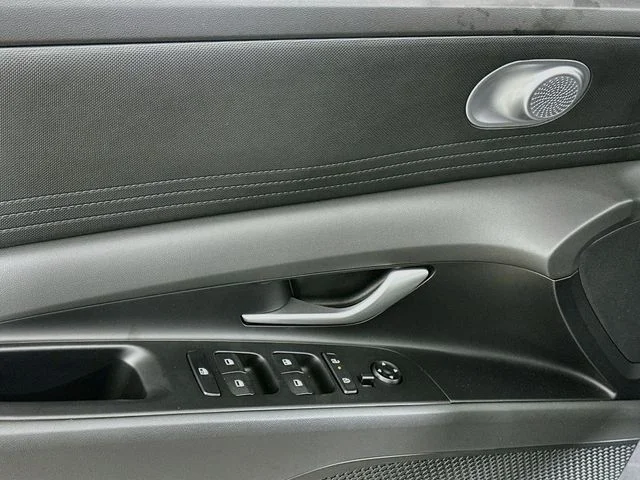 New 2026 Hyundai ELANTRA SE