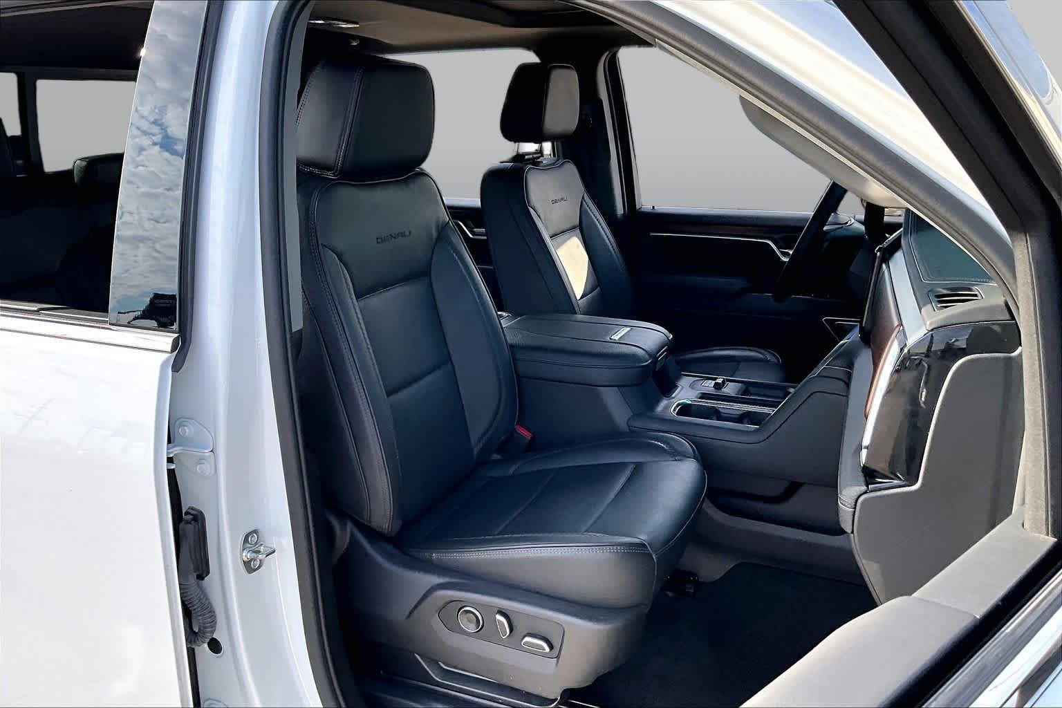 Used 2025 Summit White GMC Denali image 9