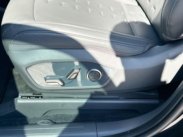 Certified Used 2026 Ebony Black Kia Wind image 20