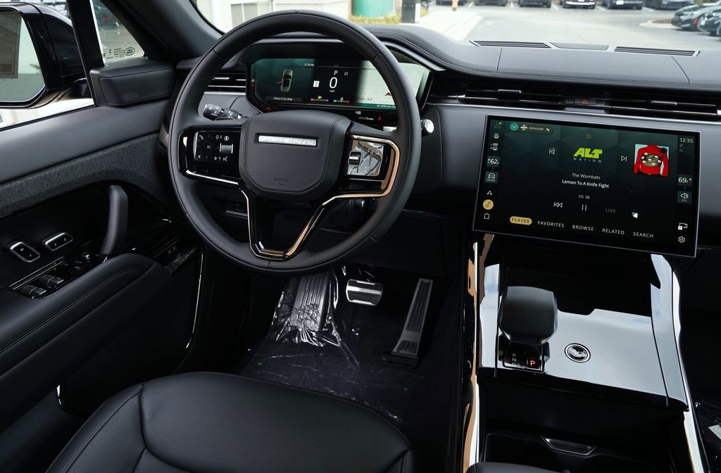 New 2026 Carpathian Grey Land Rover Dynamic SE image 15