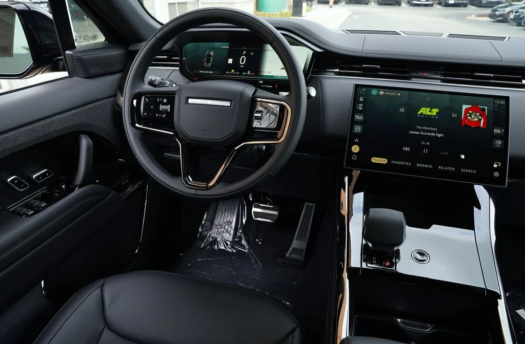 New 2026 Carpathian Grey Land Rover Dynamic SE image 15