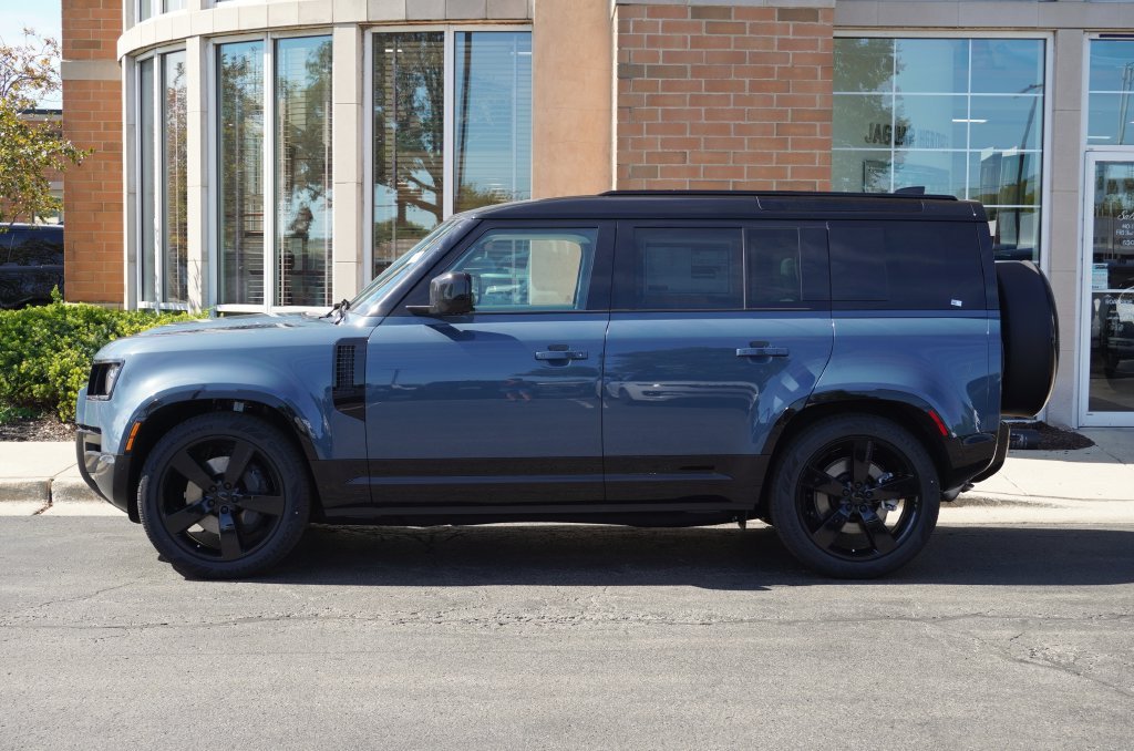 New 2026 Tasman Blue Land Rover X-Dynamic SE image 2