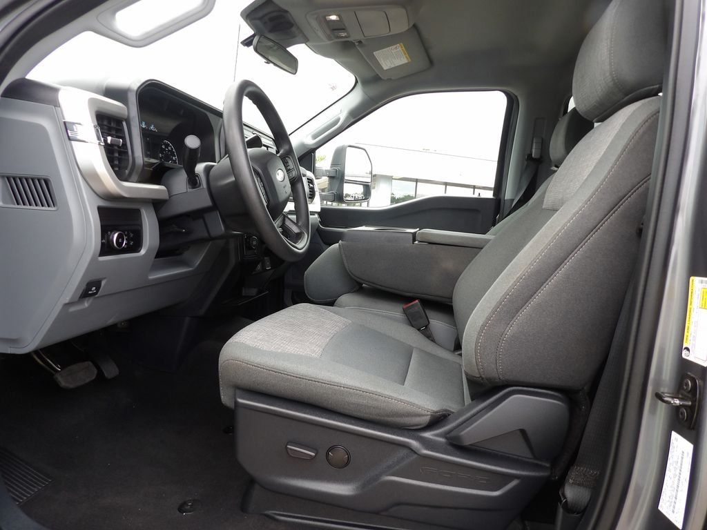 Used 2025 Gray Metallic Ford XLT image 21