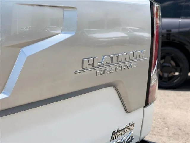 Used 2023 White Nissan Platinum Reserve image 33