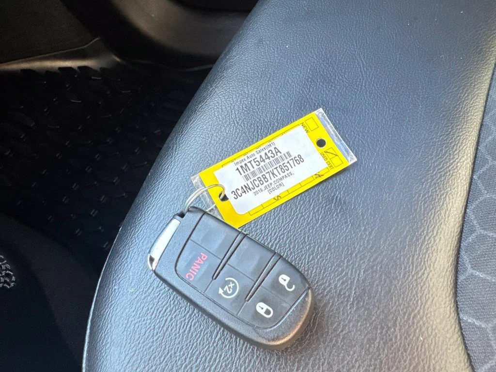 Used 2019 Red Jeep Latitude image 27