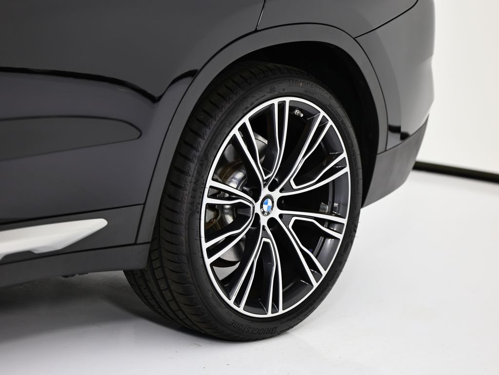 Used 2024 Black BMW xDrive30i image 14