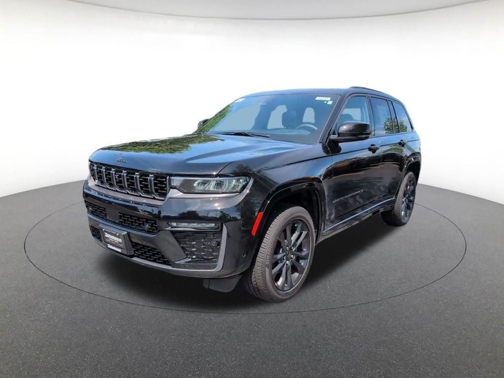 New 2026 Diamond Black Crystal Pearl-Coat Exterior Paint Jeep Limited Reserve image 12