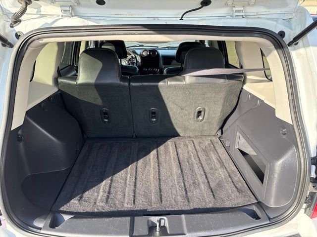 Used 2016 White Jeep Latitude image 18