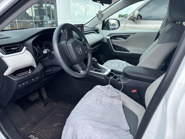 Used 2019 White Toyota XLE Premium image 5