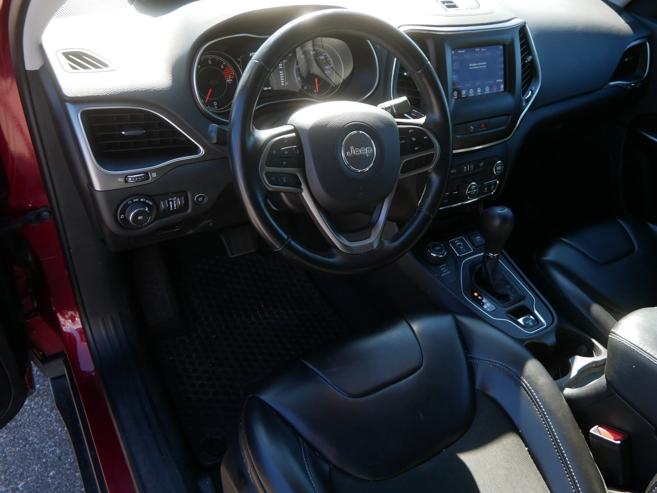 Used 2020 Velvet Red Pearlcoat Jeep Latitude Plus image 21