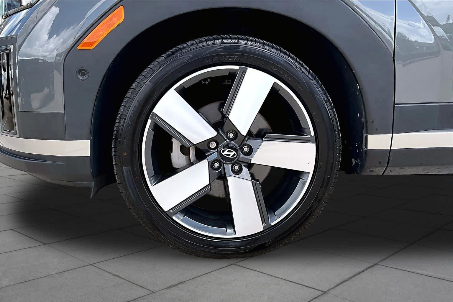 Used 2024 Hampton Gray Hyundai Limited image 10