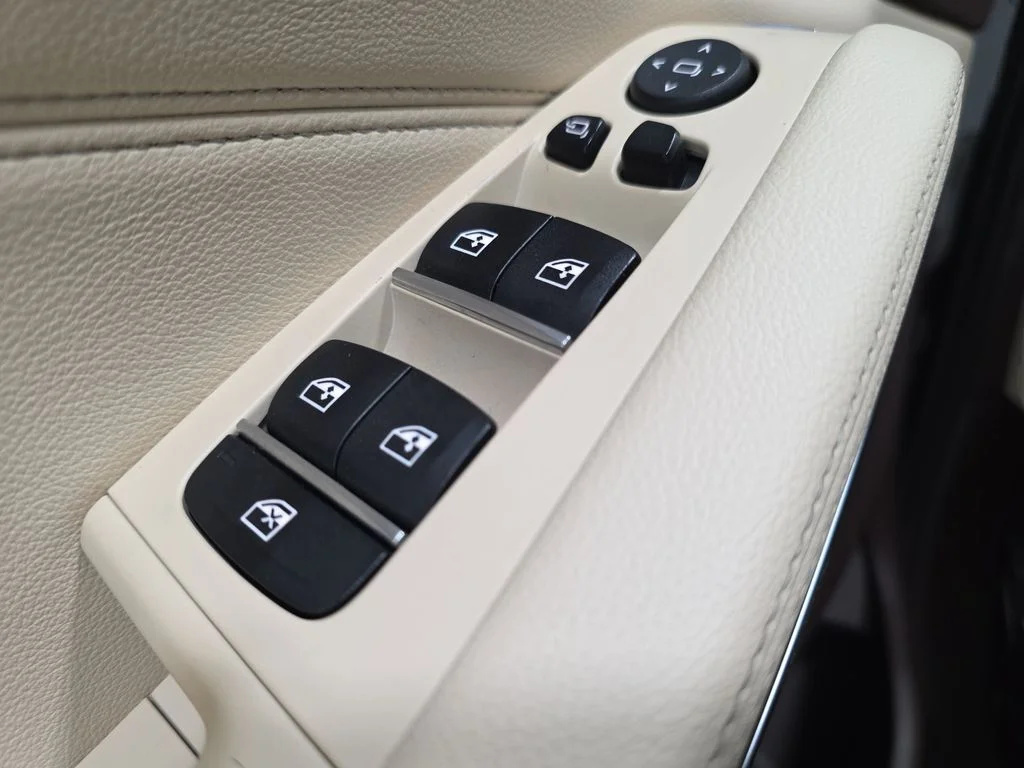 Used 2019 Black Sapphire Metallic BMW xDrive40i image 24