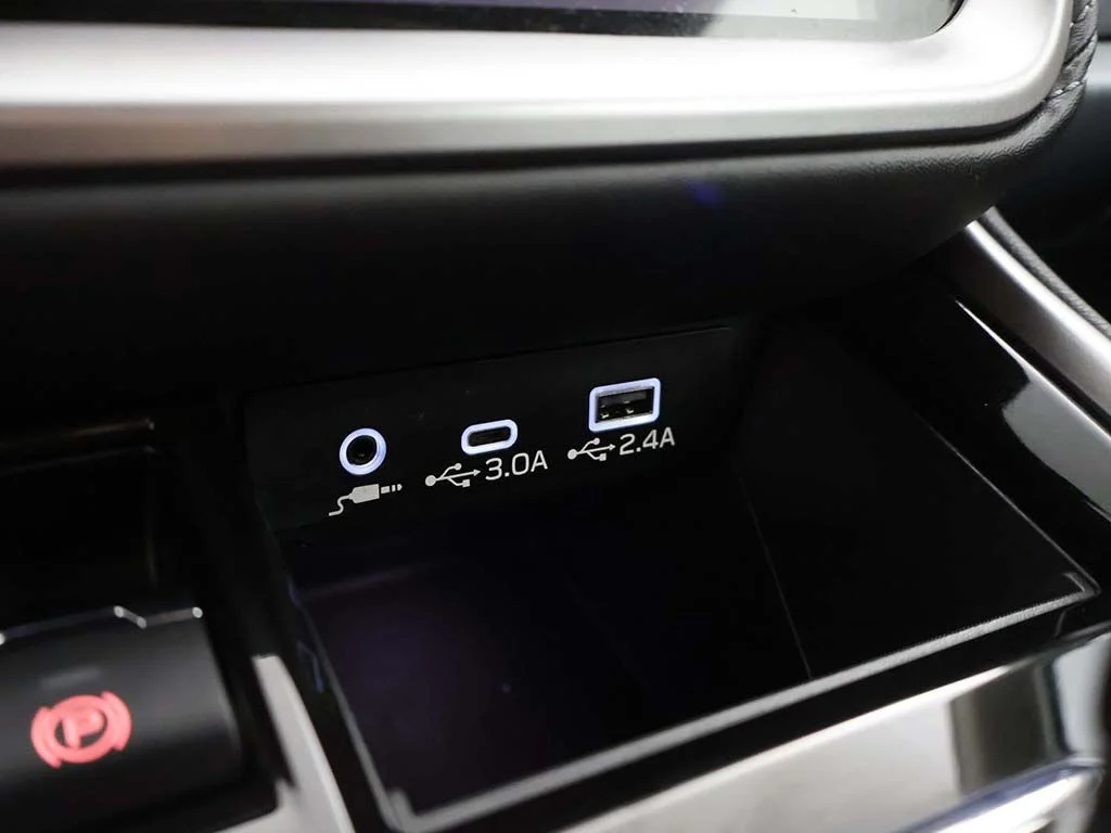 Used 2025 Ice Silver Metallic Subaru Premium image 45
