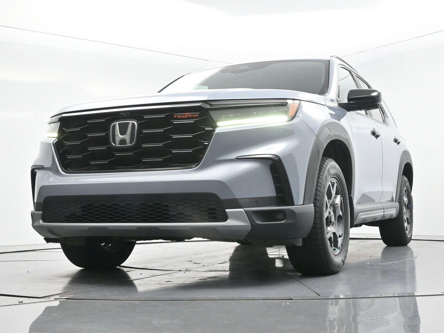 Used 2023 Sonic Gray Pearl Honda TrailSport image 48