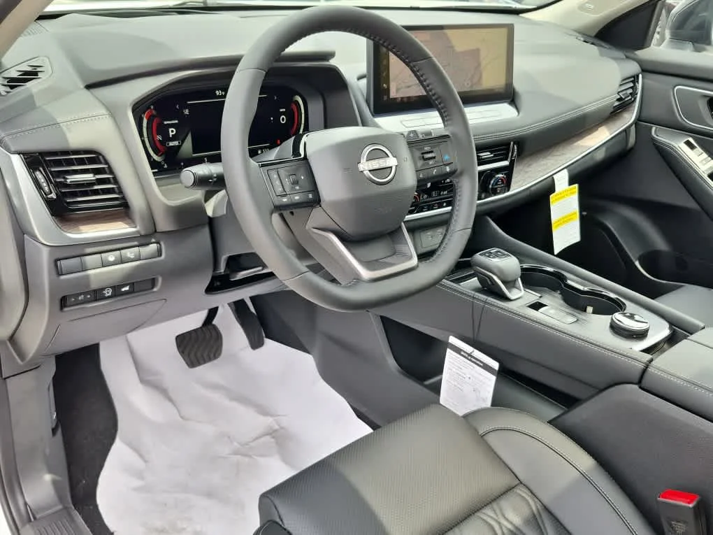New 2026 Everest White Pearl TriCoat / Super Black Two-tone Nissan Platinum image 12