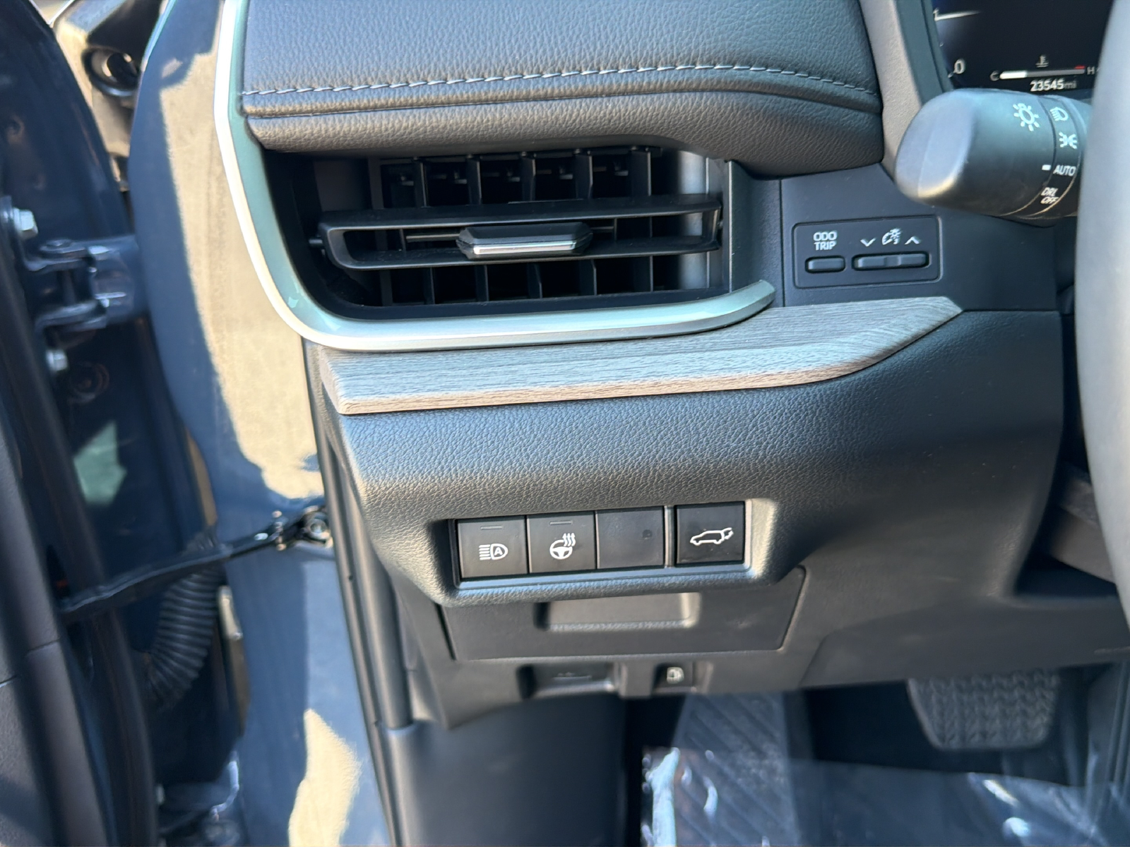 Used 2025 Cloud Toyota Limited image 19