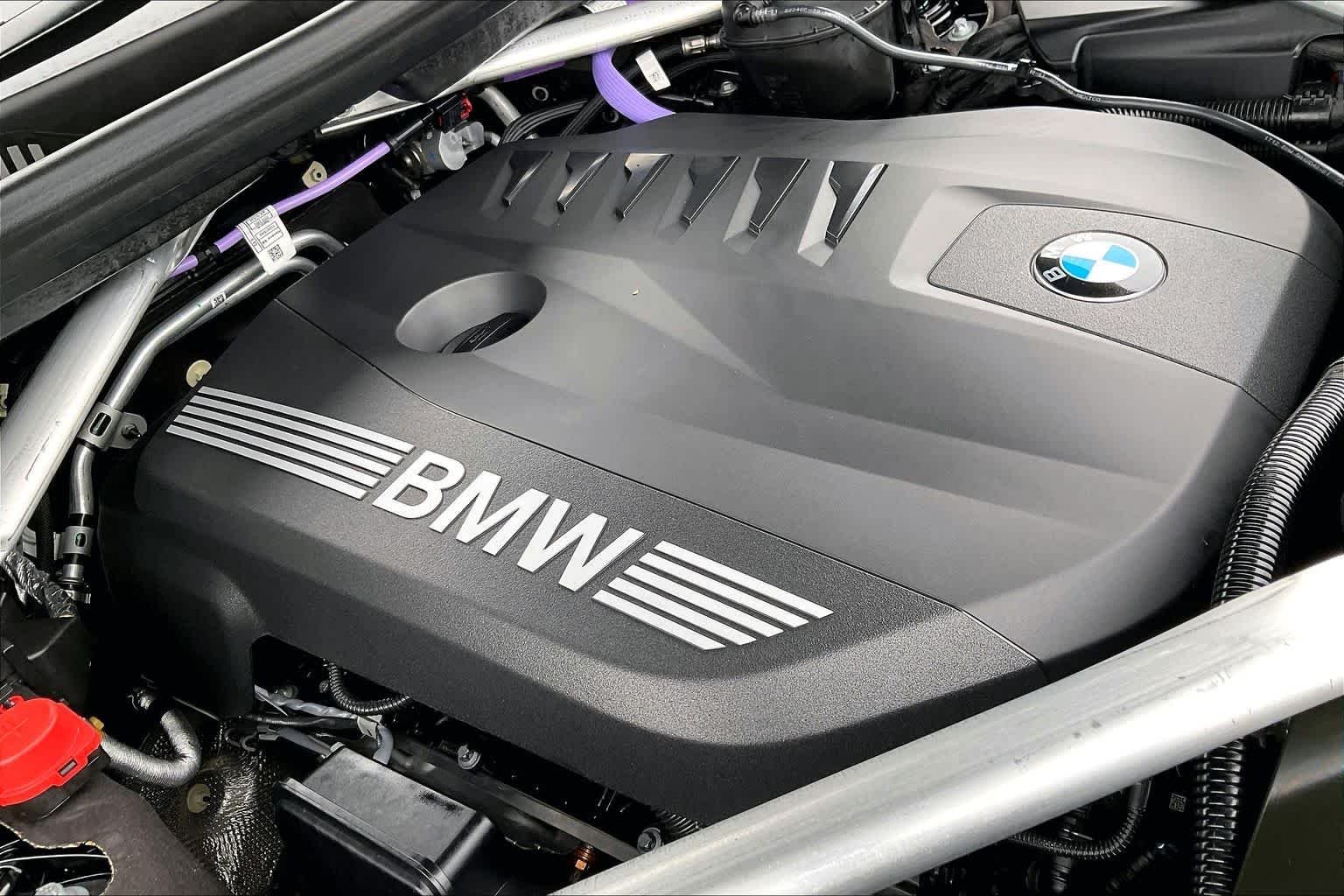 Used 2025 Black Sapphire Metallic BMW xDrive40i image 34