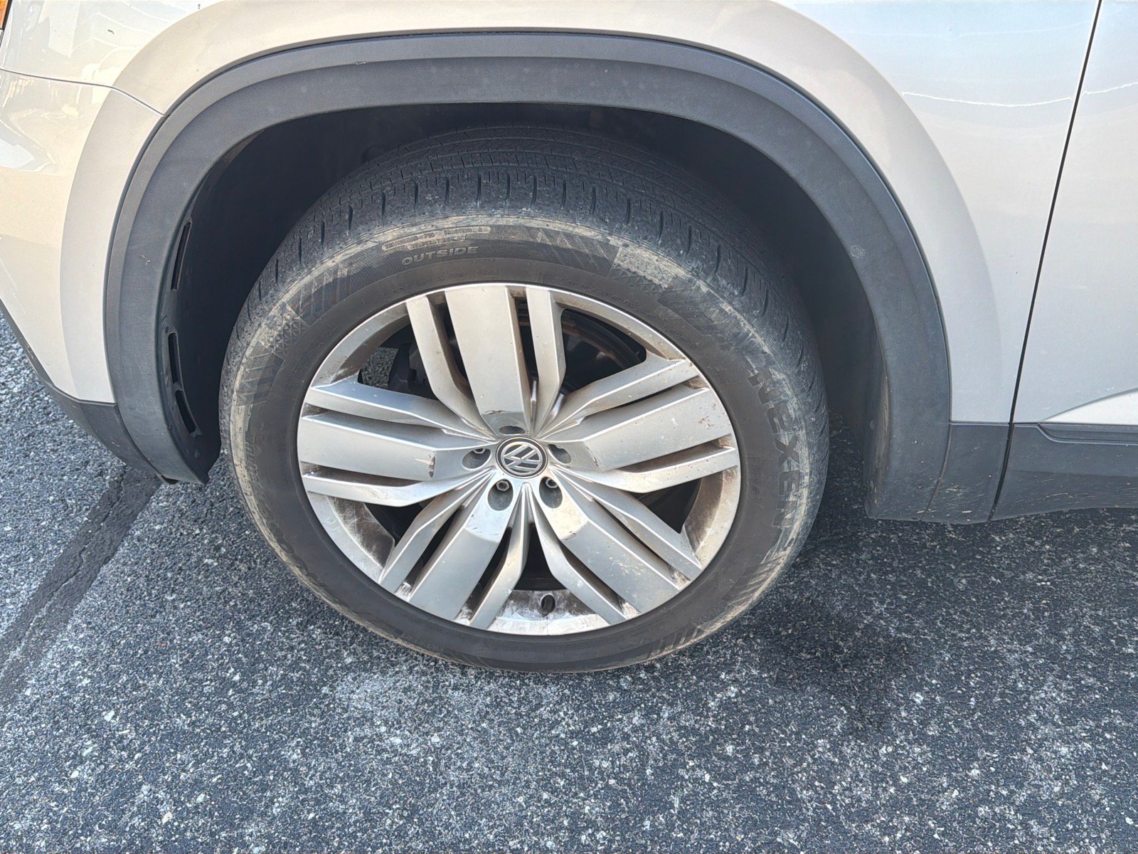 Used 2019 Silver Volkswagen 3.6L V6 SE image 7