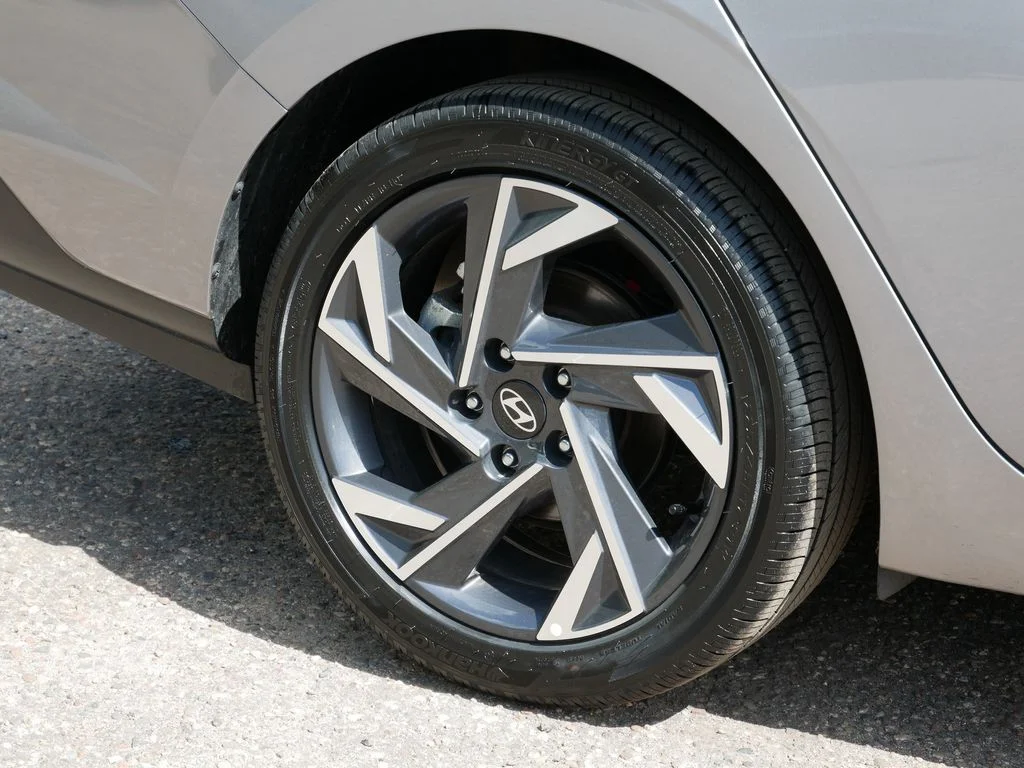 Certified Used 2025  Hyundai SEL Convenience image 7