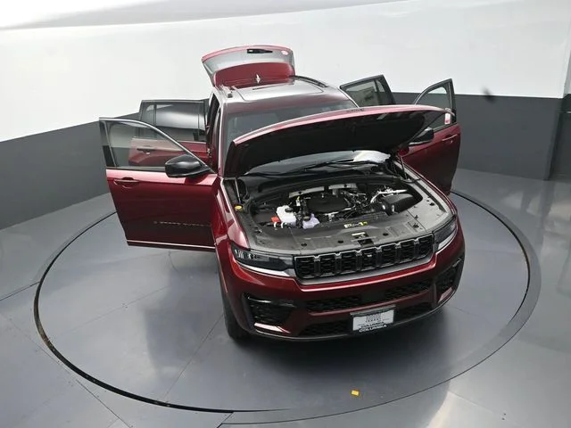 New 2026 Velvet Red Pearl-Coat Exterior Paint Jeep Limited Reserve image 30