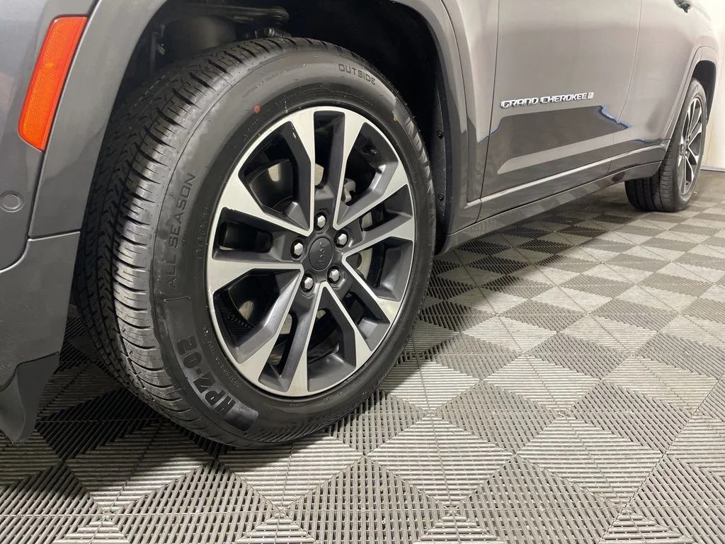 Used 2022 Gray Metallic Jeep Overland 4xe image 26