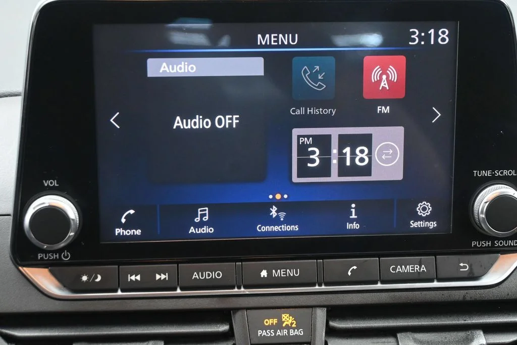 Used 2020 Silver Nissan 2.5 SR image 20