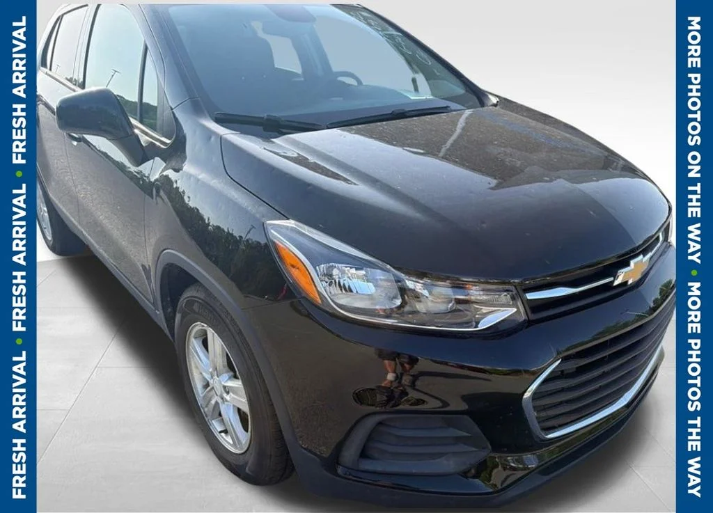 2022 Chevrolet Trax LS's photo