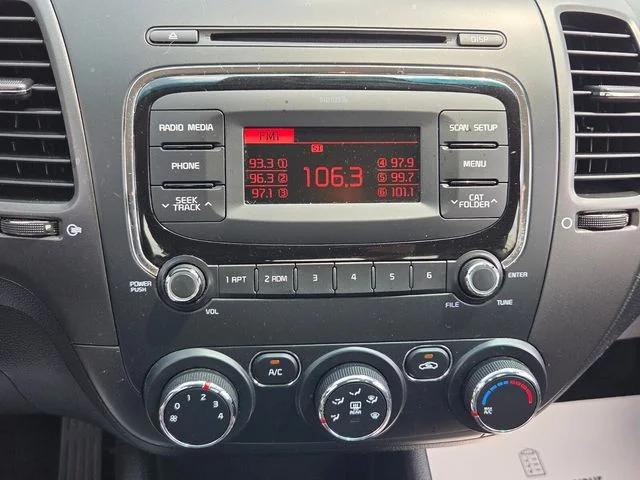 Used 2017 Red Kia LX image 20
