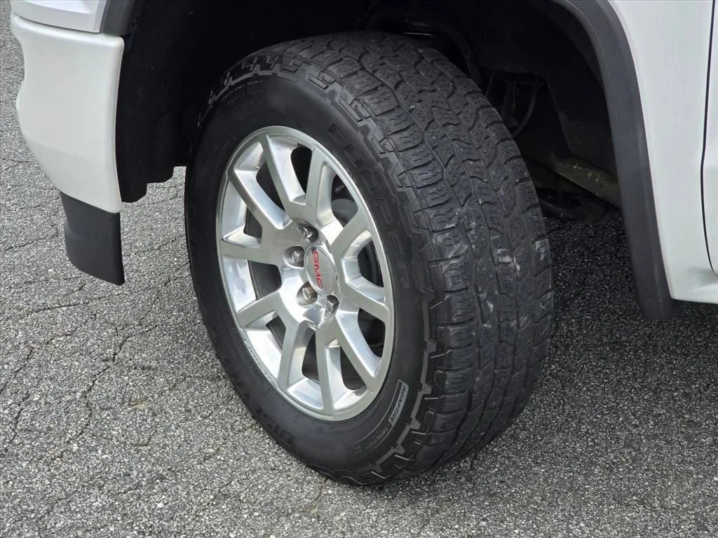 Used 2018 WHITE FROST TRICOAT GMC Denali image 27