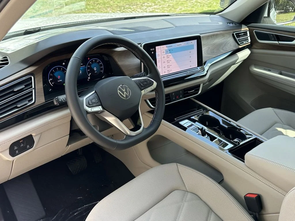 New 2026 White/off-white Volkswagen 2.0T SE w/Technology image 17