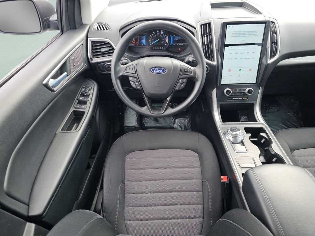 Used 2022 Oxford White Ford SE image 4